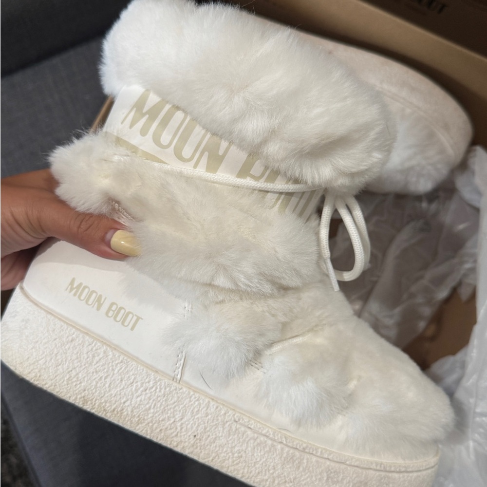 Moon Boot Women's Cream Fur Winter Boots